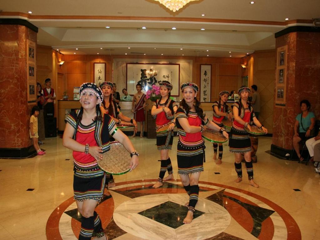 Dongpo Ti Lun Hotel Xinyi Bagian luar foto
